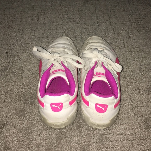 PINK AND WHITE PUMAS - Picture 3 of 3